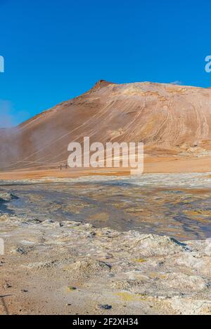 Fumeroles et piscines de boue à Hverir, Islande Banque D'Images