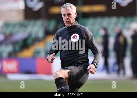 LINCOLN, ROYAUME-UNI. 13 MARS : match officiel Geoffrey Russell dans l'échauffement avant le match de la Sky Bet League 1 entre Lincoln City et Rochdale au STADE LNER, Lincoln, le samedi 13 mars 2021. (Crédit : James HolyOak | MI News) crédit : MI News & Sport /Alay Live News Banque D'Images