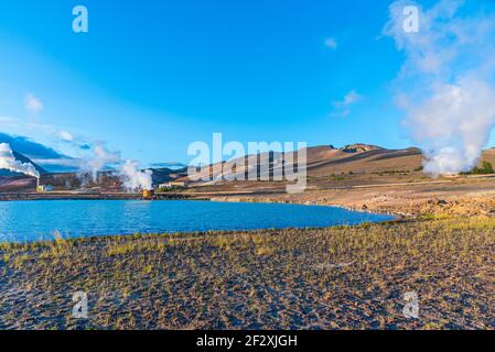 Vue sur la centrale géothermique de Bjarnarflag sur l'Islande Banque D'Images