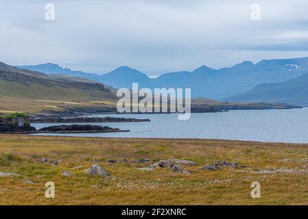 Paysage naturel de Faskrudsfjordur sur l'Islande Banque D'Images