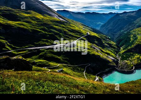 Lac Glacier de Pasterze avec barrage Hydropower dans le parc national Hohe Tauern avec Großglockner High Alpine Road en Autriche Banque D'Images