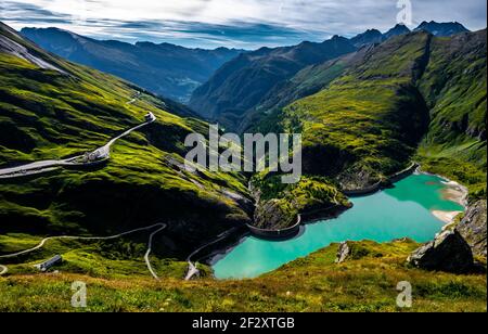 Lac Glacier de Pasterze avec barrage Hydropower dans le parc national Hohe Tauern avec Großglockner High Alpine Road en Autriche Banque D'Images