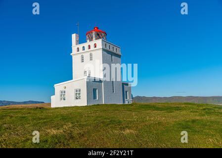 Phare de Dyrholaey situé sur l'Islande Banque D'Images