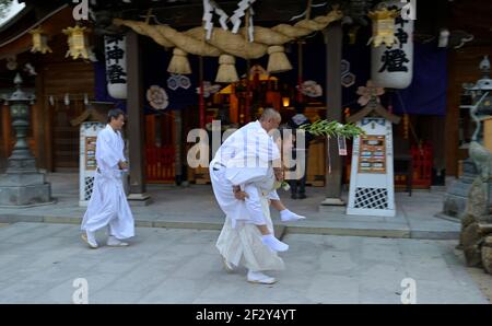 Le magnifique Kushida Jinja (sanctuaire Shinto) est le siège du célèbre festival annuel Hakata Gion Yamakasa, Fukuoka JP Banque D'Images