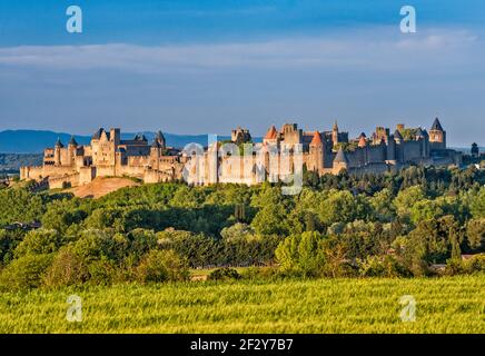 Cité fortifiée de Carcassonne, vue générale, Languedoc, département de l'Aude, région de l'Occitanie, France Banque D'Images