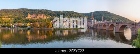 Panorama de Heidelberg derrière le Neckar, Allemagne Banque D'Images