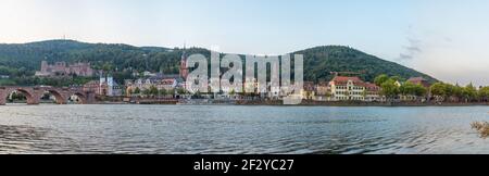 Panorama de Heidelberg derrière le Neckar, Allemagne Banque D'Images