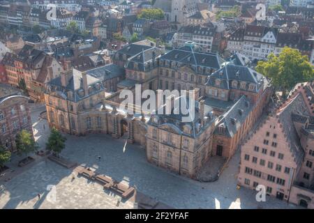 Vue aérienne du Palais Rohan à Strasbourg, France Banque D'Images