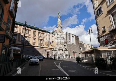 Naples – Scorcio di Piazza del Gesù Nuovo da Calata Trinità Maggiore Banque D'Images