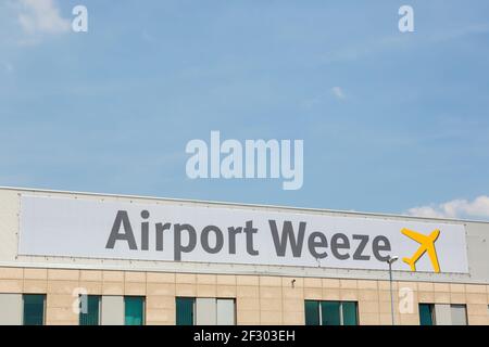 Weeze, Allemagne - 23 juin 2019 : logo Weeze Niederrhein Airport (NRN) en Allemagne. Banque D'Images