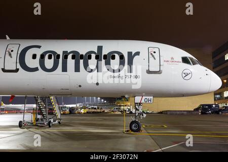 Stuttgart, Allemagne - 27 novembre 2018 : l'avion Condor Boeing 757-300 à l'aéroport de Stuttgart (STR) en Allemagne. Boeing est une usine américaine d'avions Banque D'Images