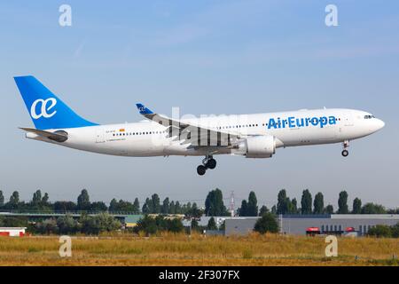 Paris, France - 16 août 2018 : avion Air Europa Airbus A330 à l'aéroport de Paris Orly (ORY) en France. Airbus est un fabricant européen d'avions bas Banque D'Images