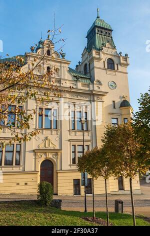 Hôtel de ville de Slezskoostravska radnice à Ostrava en République tchèque pendant la journée d'automne avec ciel clair Banque D'Images