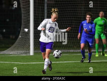 Sarah Wijnants (11) d'Anderlecht photographiée lors d'un match de football féminin entre Racing Genk Ladies et RSC Anderlecht le 16 ème jour de match de la saison 2020 - 2021 de la Super League belge Scooore Womens , vendredi 12 mars 2021 à Genk , Belgique . PHOTO SPORTPIX.BE | SPP | SEVIL OKTEM Banque D'Images