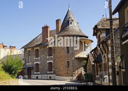 Un bâtiment dans la ville de Tulle dans le sud du Limousin Banque D'Images