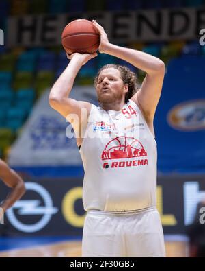 13 mars 2021, Hessen, Francfort-sur-le-main : John Bryant (Giessen, 54). Match de basket-ball de l'easyCredit BBL entre les Fraport Skyliners et les JobStairs Giessen 46ers le 13 mars 2021 au Fraport Arena de Francfort-sur-le-main. Photo: Jürgen Kessler/dpa Banque D'Images