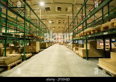 Immense entrepôt intérieur en usine Banque D'Images