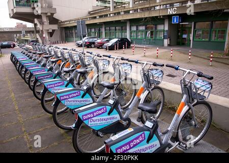 Station de vélo Metropolradruhr sur le campus de l'Université de la Ruhr Bochum, Rhénanie-du-Nord-Westphalie, Allemagne. Station fuer Metropolradruhr Miet Banque D'Images