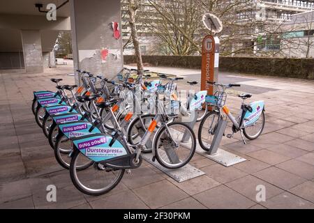 Station de vélo Metropolradruhr sur le campus de l'Université de la Ruhr Bochum, Rhénanie-du-Nord-Westphalie, Allemagne. Station fuer Metropolradruhr Miet Banque D'Images