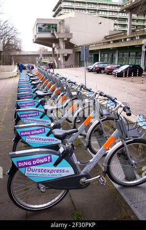 Station de vélo Metropolradruhr sur le campus de l'Université de la Ruhr Bochum, Rhénanie-du-Nord-Westphalie, Allemagne. Station fuer Metropolradruhr Miet Banque D'Images