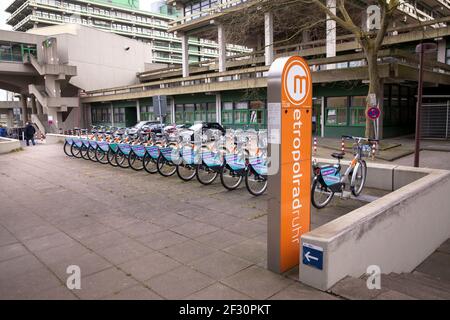 Station de vélo Metropolradruhr sur le campus de l'Université de la Ruhr Bochum, Rhénanie-du-Nord-Westphalie, Allemagne. Station fuer Metropolradruhr Miet Banque D'Images