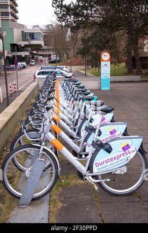 Station de vélo Metropolradruhr sur le campus de l'Université de la Ruhr Bochum, Rhénanie-du-Nord-Westphalie, Allemagne. Station fuer Metropolradruhr Miet Banque D'Images