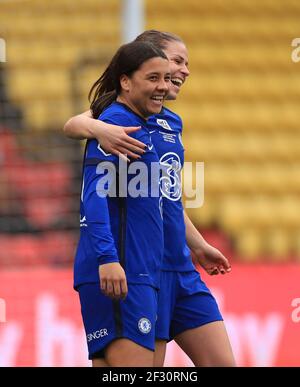 Sam Kerr (à gauche) de Chelsea célèbre le premier but de leur côté du match lors du match final de la coupe de la Ligue continentale des pneus FA pour femmes à Vicarage Road, Londres. Date de la photo: Dimanche 14 mars 2021. Banque D'Images