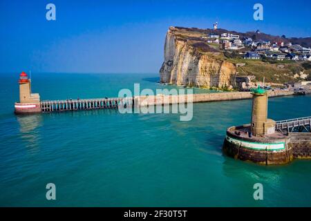 France, Seine-Maritime (76), Fécamp, les falaises du Cap Fagnet et la ville (vue aérienne) Banque D'Images