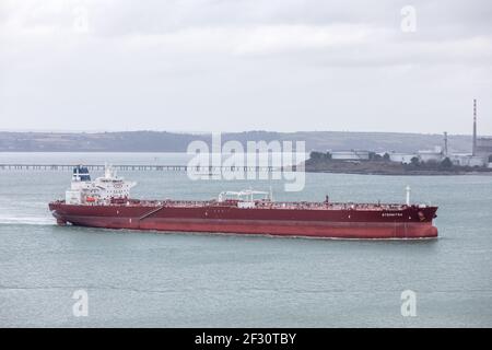 WhiteGate, Cork, Irlande. 14 mars 2021. Le pétrolier Stemnitsa quitte le port après avoir déchargé sa cargaison de pétrole brut à la raffinerie de pétrole de Whitegate, Co. Cork, Irlande. - crédit; David Creedon / Alamy Live News Banque D'Images