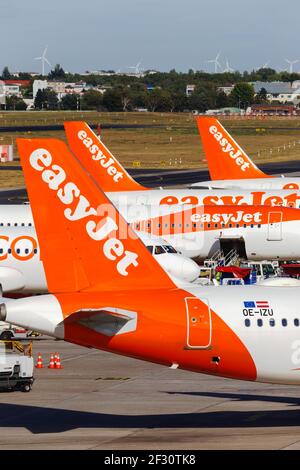 Berlin, Allemagne - 11 septembre 2018 : les avions easyJet Airbus A320 sont en vente à l'aéroport de Berlin Tegel (TXL) en Allemagne. Banque D'Images