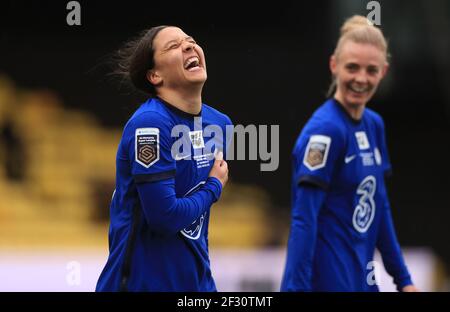 Sam Kerr (à gauche) de Chelsea célèbre le deuxième but de leur côté du match lors du match final de la coupe de la Ligue continentale des pneus FA pour femmes à Vicarage Road, Londres. Date de la photo: Dimanche 14 mars 2021. Banque D'Images