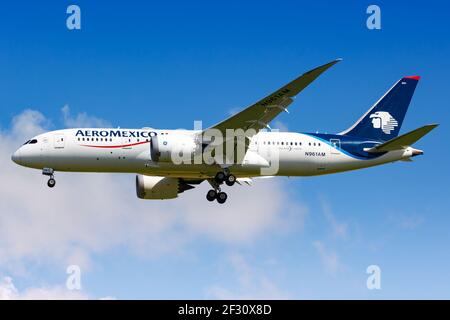 Paris, France - 17 août 2018 : avion Boeing 787 Aeromexico à l'aéroport Paris Charles de Gaulle en France. Banque D'Images