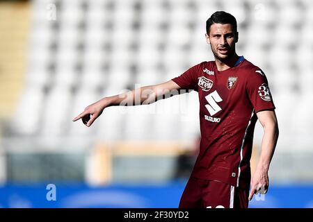 Turin, Italie. 14 mars 2021. TURIN, ITALIE - 14 mars 2021: Rolando Mandragora de Torino FC gestes pendant la série UN match de football entre Torino FC et FC Internazionale. (Photo de Nicolò Campo/Sipa USA) crédit: SIPA USA/Alay Live News Banque D'Images