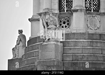 Détails architecturaux en pierre Campanile au Trinity College Campus de Dublin, Irlande. Banque D'Images