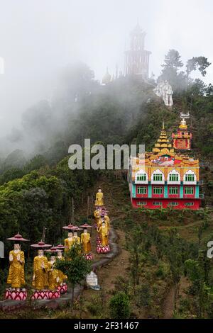 Monastère de Taung pu lu à Mindat en Birmanie Banque D'Images