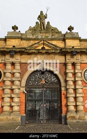 L'ancien bâtiment du marché aux poissons sur le Quayside à Newcastle, Tyne and Wear, est maintenant une boîte de nuit de bar. Banque D'Images