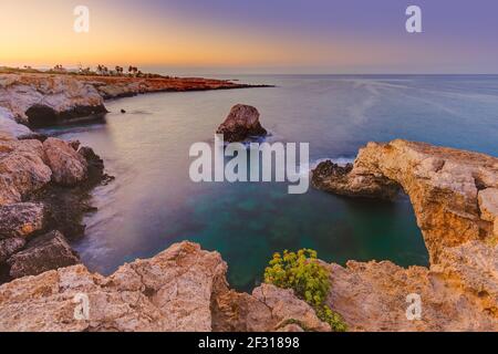 Pont amoureux au lever du soleil à Ayia Napa Chypre Banque D'Images