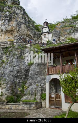 Monastère de Basarbovski, t. Dimitar Basarbovski est un monastère de roche en Bulgarie. Banque D'Images