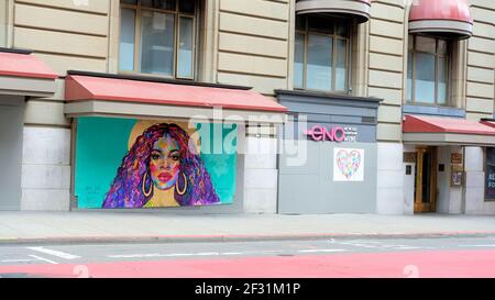 Peinture murale Breonna Taylor ; une femme a été mortellement abattue à Louisville, Kentucky, le 13 2020 mars par des policiers en civil ; San Francisco California Street art Banque D'Images