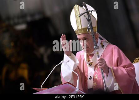 Roma 14-3-2021 Basilica di San Pietro Papa Francesco fête la SS. Messa per i 500 anni delle Filippine pH: Cristian Gennari/ Banque D'Images