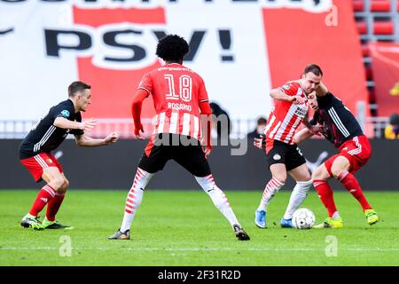 EINDHOVEN, PAYS-BAS - MARS 14 : Jens Toornstra de Feyenoord Rotterdam, Pablo Rosario de PSV, Mario Götze de PSV, Eric Botteghin de Feyenoord Rotter Banque D'Images