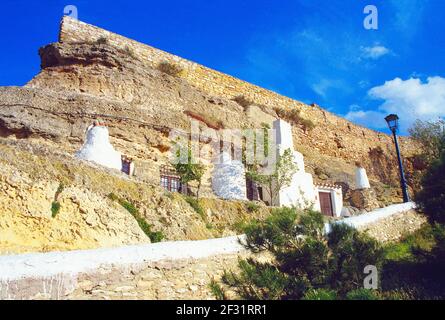 Maisons troglodytes. Chinchilla, province d'Albacete, Castilla la Mancha, Espagne. Banque D'Images