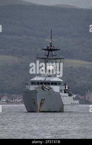 HMS Mersey (P283), un navire de patrouille de la classe de la rivière du lot 1 exploité par la Marine royale, au large de Greenock, sur le Firth de Clyde. Banque D'Images