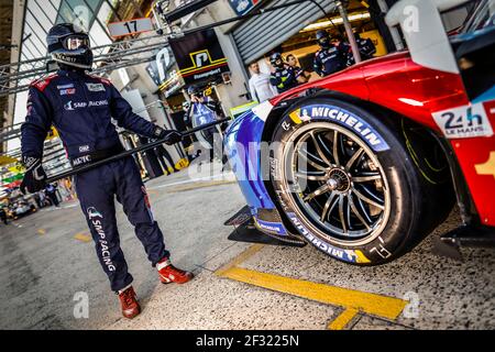 17 SARRAZIN Stephane (fra), ORUDZHEV Eegor (rus), Sergey SIROTKIN (RUS), BR Engineering BR1 AER, course SMP, ambiance pendant la journée d'24 essai de 2019 heures du Mans, le 2 juin au circuit du Mans, France - photo François Flamand / DPPI Banque D'Images