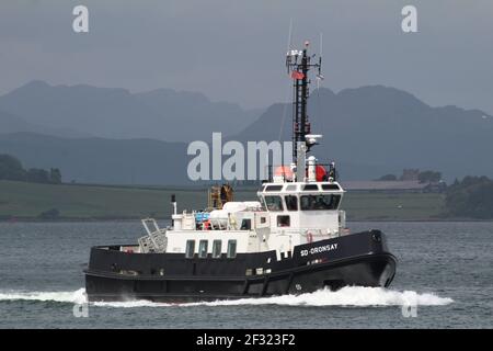 SD Oronsay, un appel d'offres de la classe Oban exploité par Serco Marine Services, revenant à sa base de Great Harbour à Greenock sur le Firth de Clyde. Banque D'Images