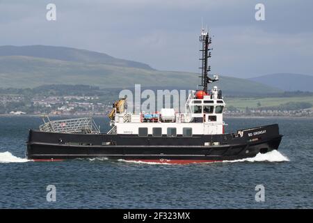 SD Oronsay, un appel d'offres de la classe Oban exploité par Serco Marine Services, revenant à sa base de Great Harbour à Greenock sur le Firth de Clyde. Banque D'Images