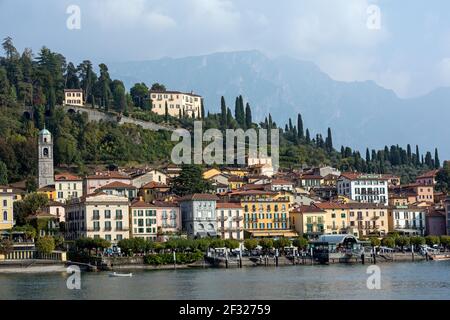 Italie, Lombardie, Bellagio, vue sur le village depuis le lac Banque D'Images