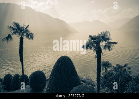 Italie,Lombardie,Lenno,vue sur le lac de Côme depuis Villa del Balbianello Banque D'Images