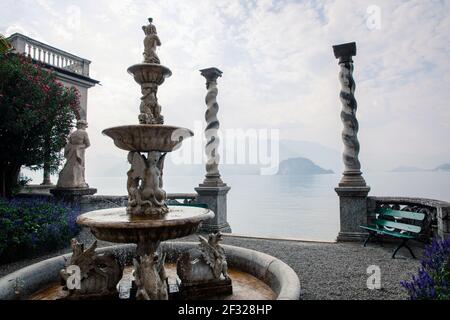 Italie, Varenna, Villa Monastero est une villa éclectique construite dans le style nordique. Le site était à l'origine un couvent cistercien, fondé à la fin du Banque D'Images