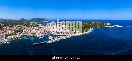 Vue aérienne, baie de Cala Ratjada, port et bateaux, Cala Gat, Majorque, Îles Baléares, Espagne Banque D'Images